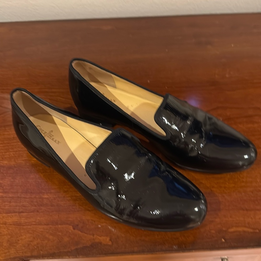 Cole Haan patent leather black flat. Women’s Size 8.5. Excellent condition!